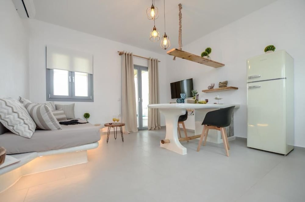 White Cocoon Exclusive villas 48/68
