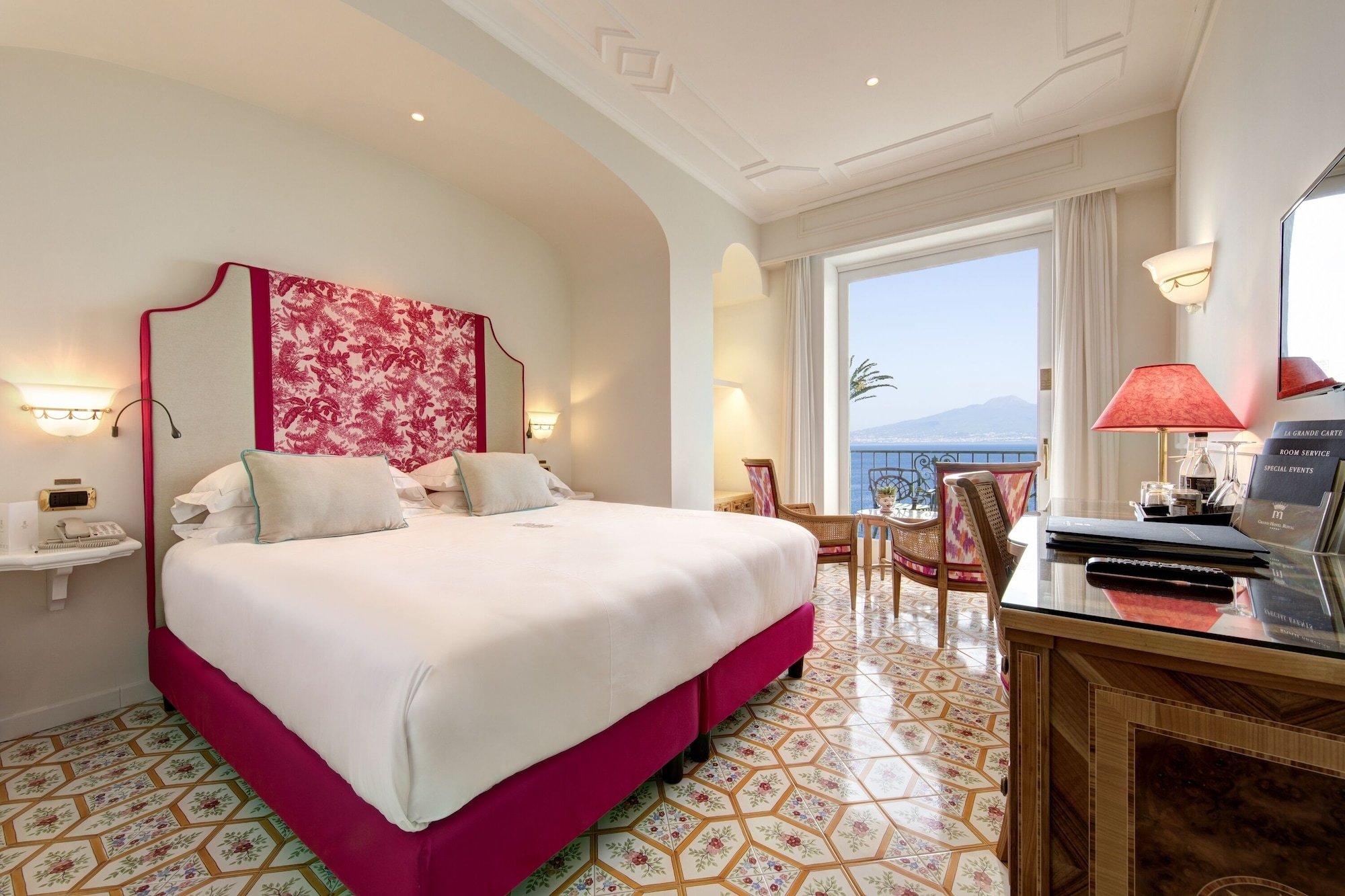 PREMIER, DOUBLE OR TWIN BED, SEA VIEW, BALCONY