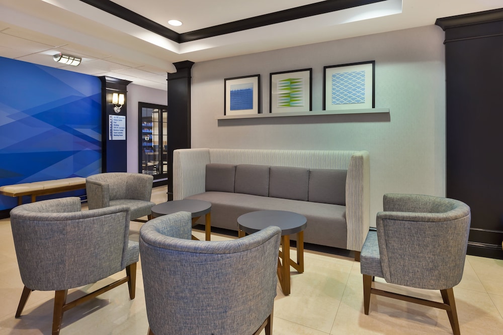 Holiday Inn Express Suites Warminster Horsham 46/63