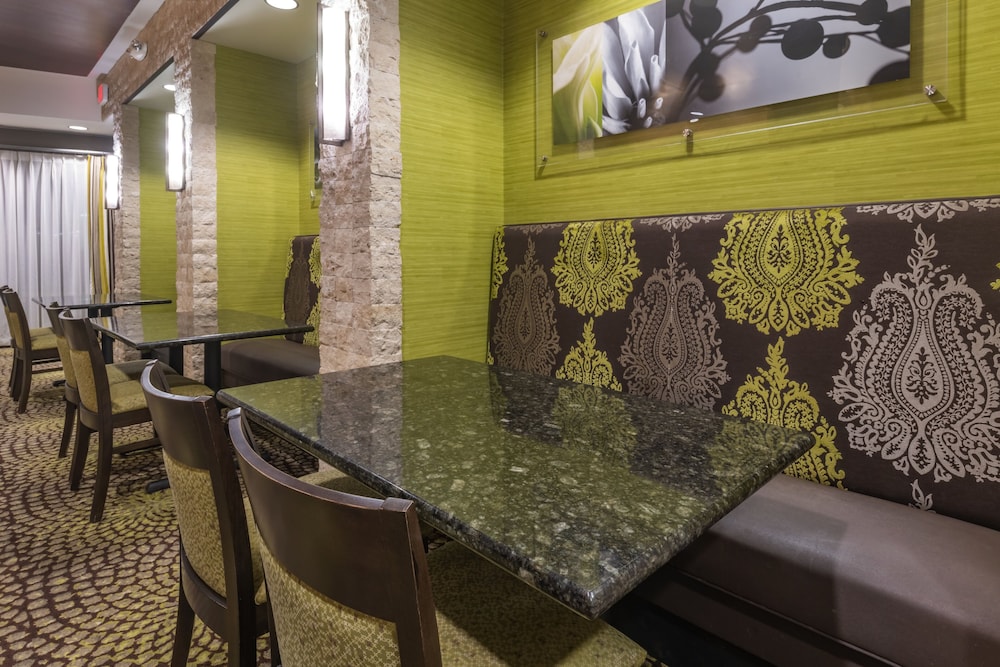 Holiday Inn Express Hotel and Suites Hays 48/53