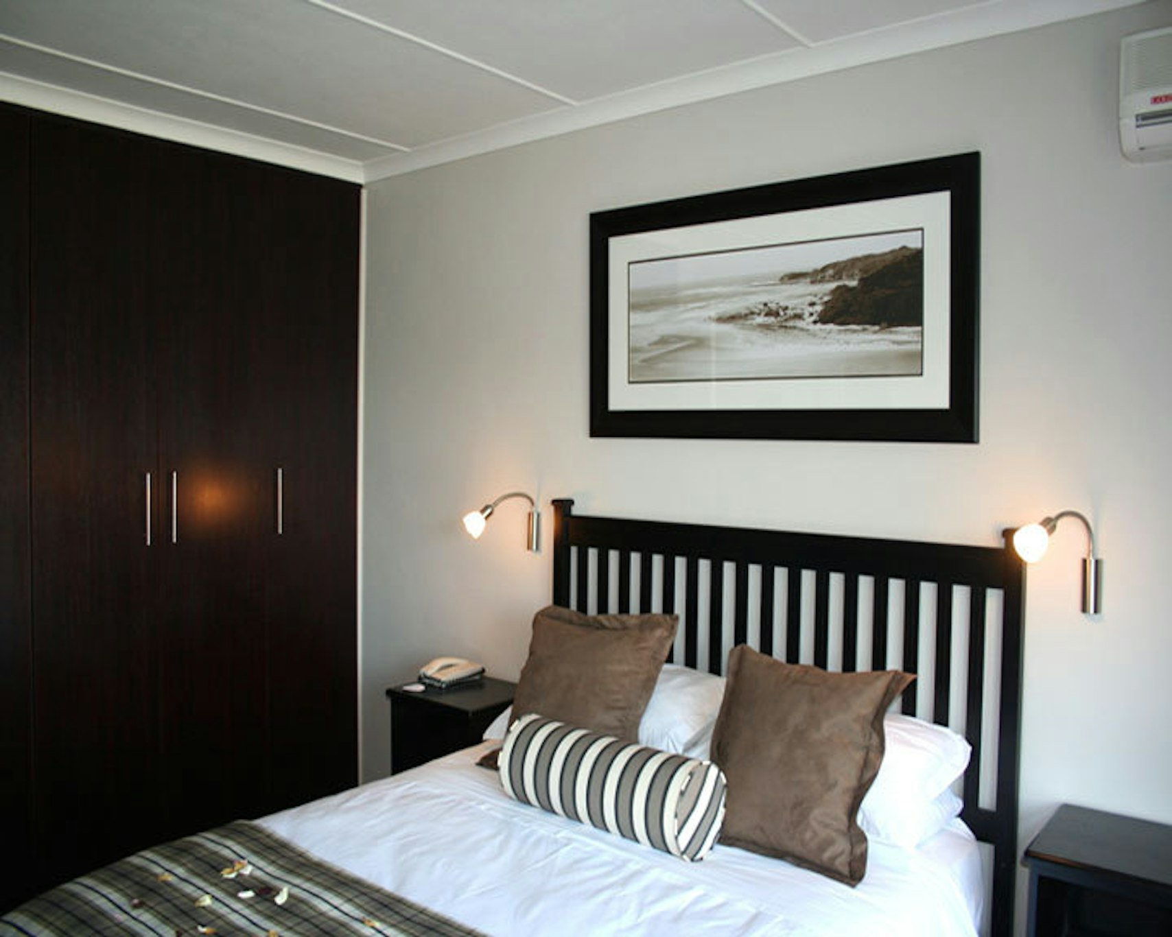 Blue Lagoon Hotel and Conference Centre 6/21