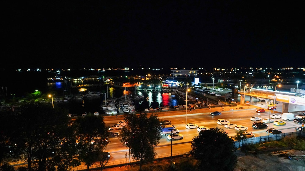 Cevheri S Hotel 50/53