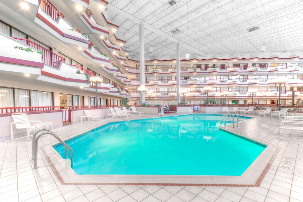 Howard Johnson by Wyndham Lima 6/59