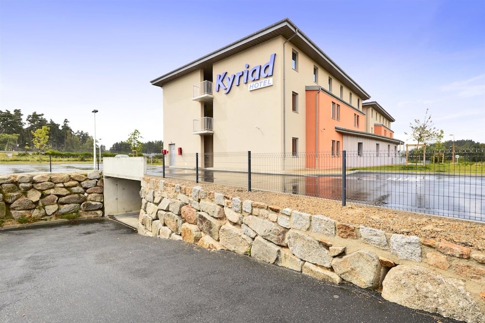 HOTEL KYRIAD SAINT CHELY D'APCHER - AIRE DE LA LOZERE 36/42