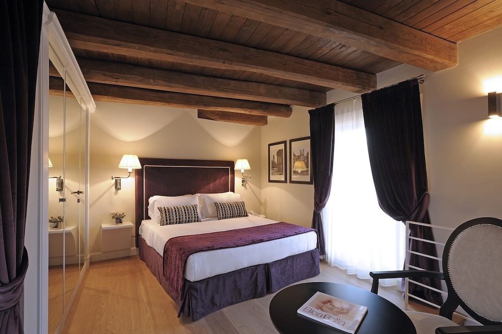 Trevi Palace Luxury Inn 9/54