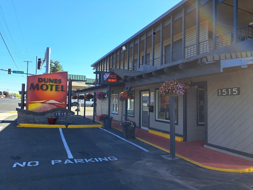 Dunes Motel 62/71
