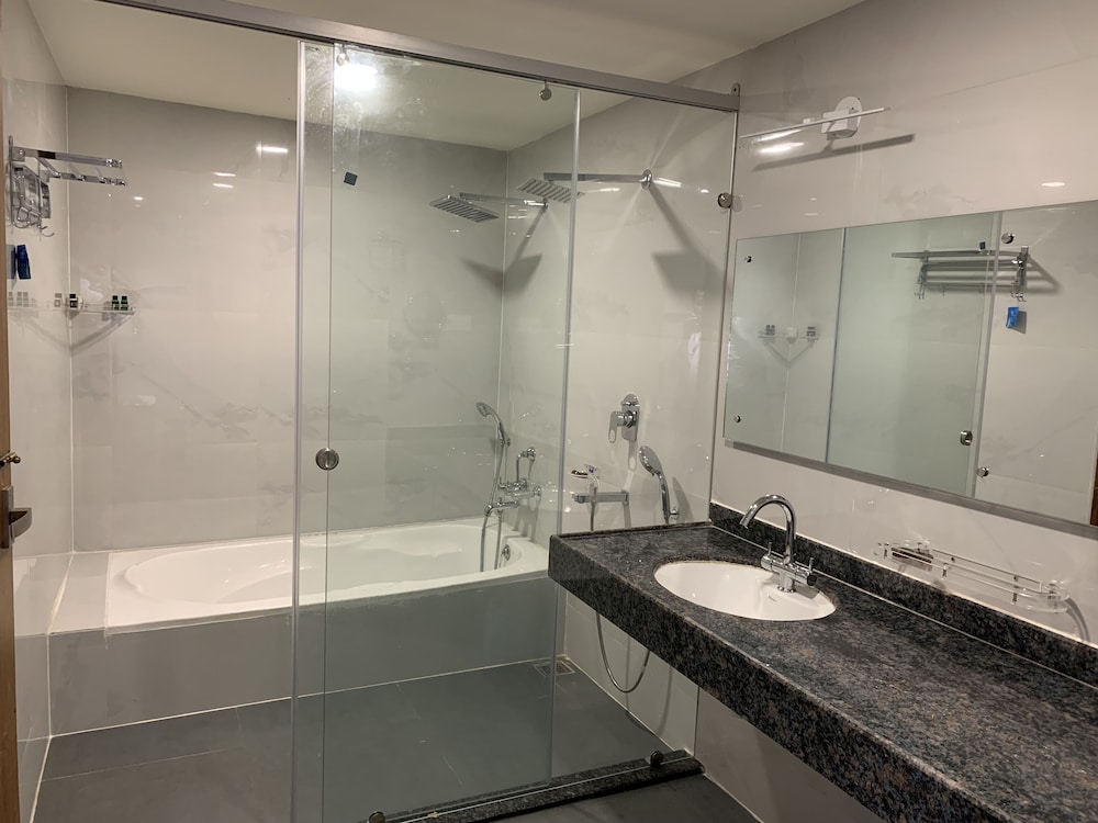 Hotel Hyderabad Grand 39/42