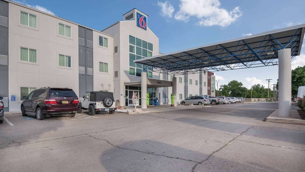 Motel6 Roswell, NM 33/45