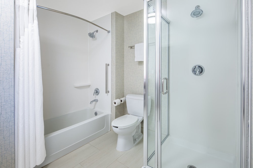 Holiday Inn Express Hotel And Suites Ontario Airport 13/50