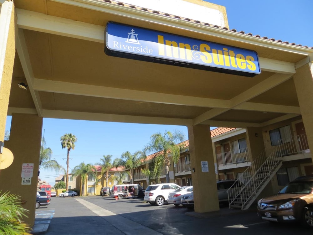 Riverside Inn & Suites 46/56