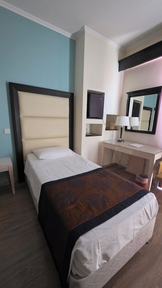 Castelli Hotel 18/69