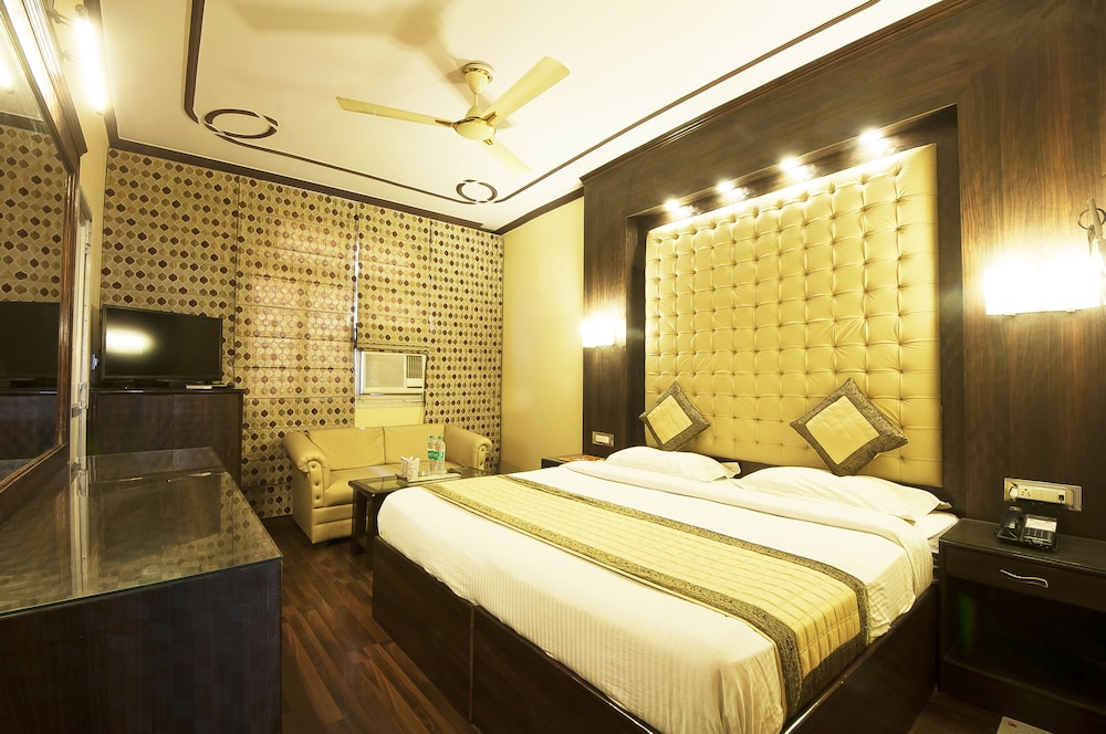 LALS HAVELI 34/47