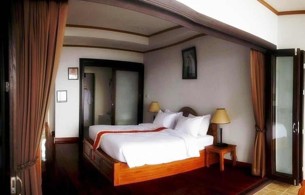 Lipa Bay Resort 32/55