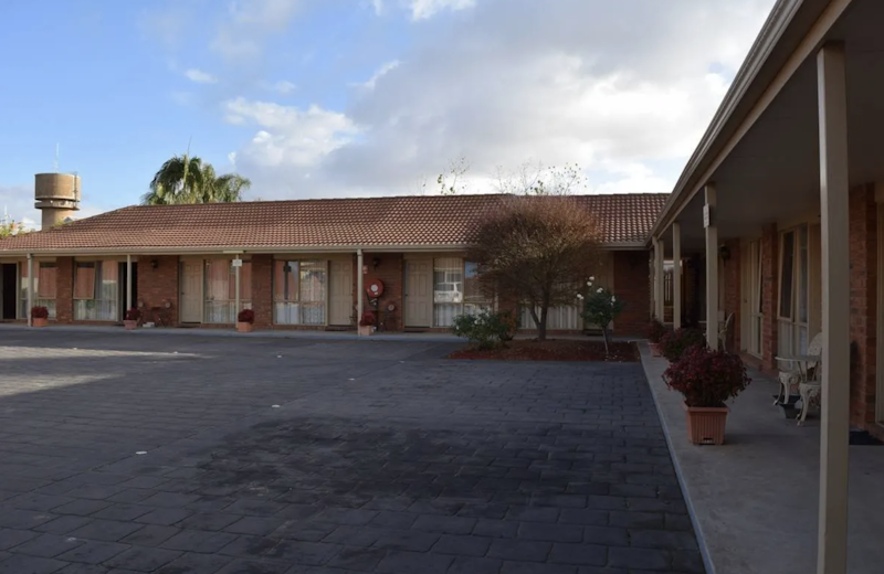 AUSTRALIAN SETTLERS MOTOR INN 23/25