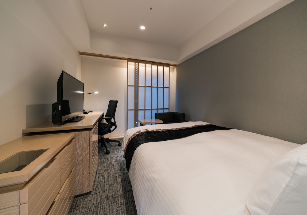 SUPERIOR, DOUBLE BED, CITY VIEW, SMOKING