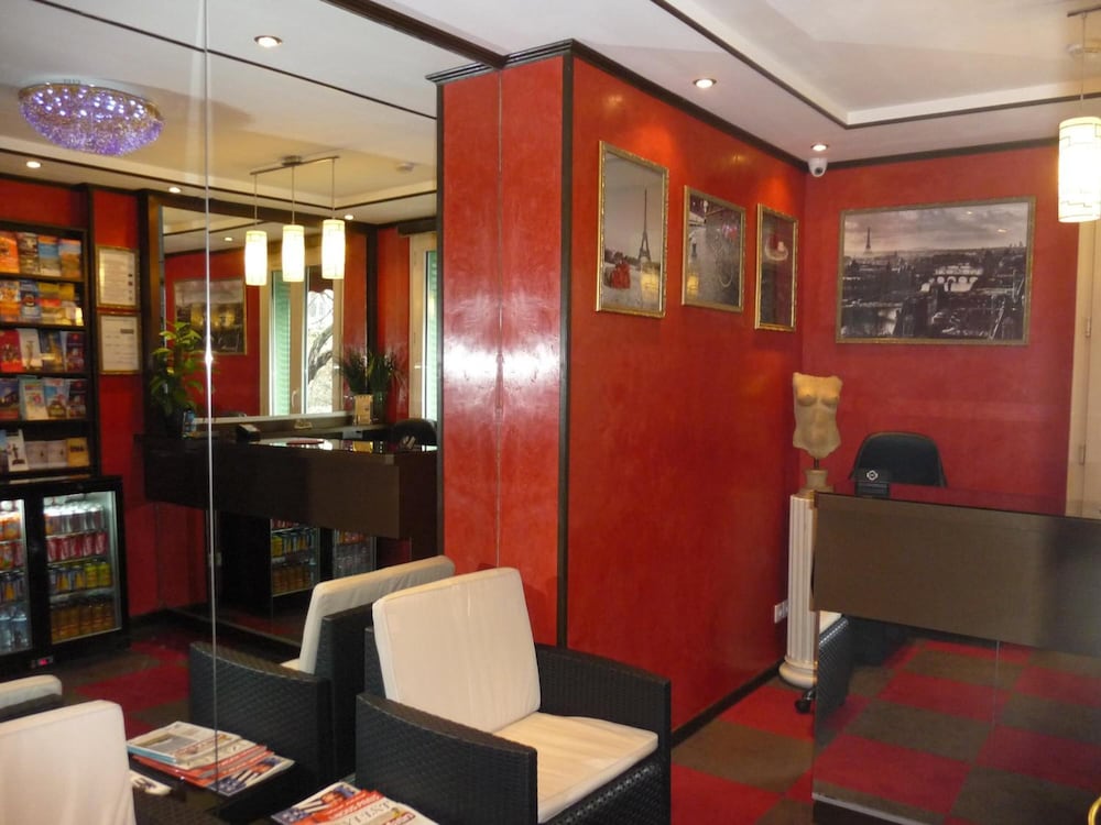 BUTTES CHAUMONT HOTEL 12/30