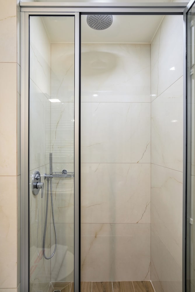 Elia Residences 57/59