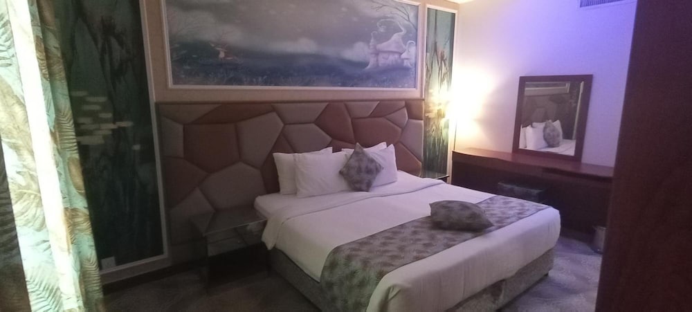 فندق ميرال كراون(Meral Crown Hotel) 7/62
