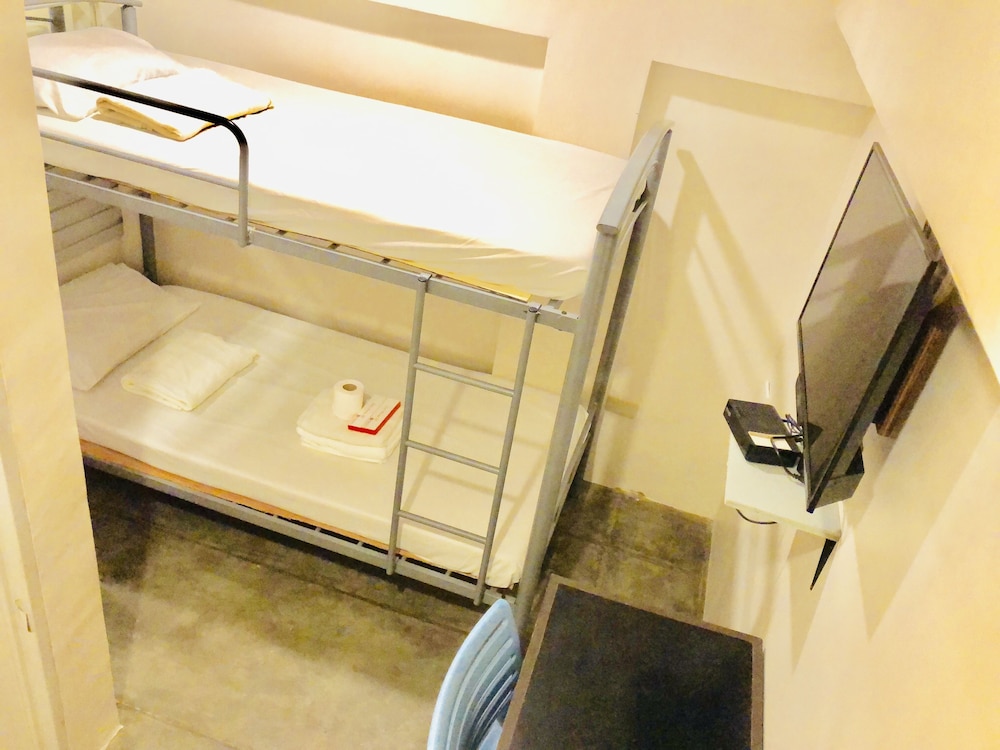 Hometown Hotel Bacolod - Lacson 41/74