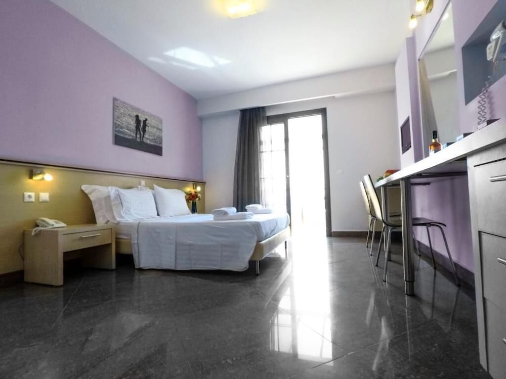 Irini Hotel 22/63