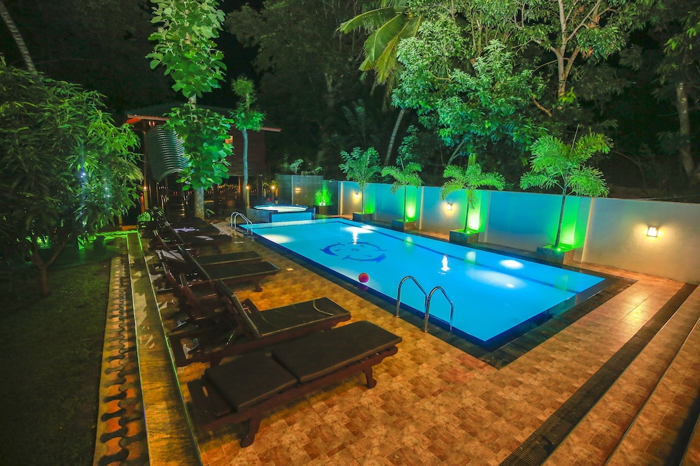 Yala Hotel River Front 36/39