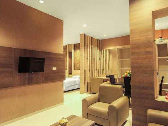 Alvina Hotel 18/35