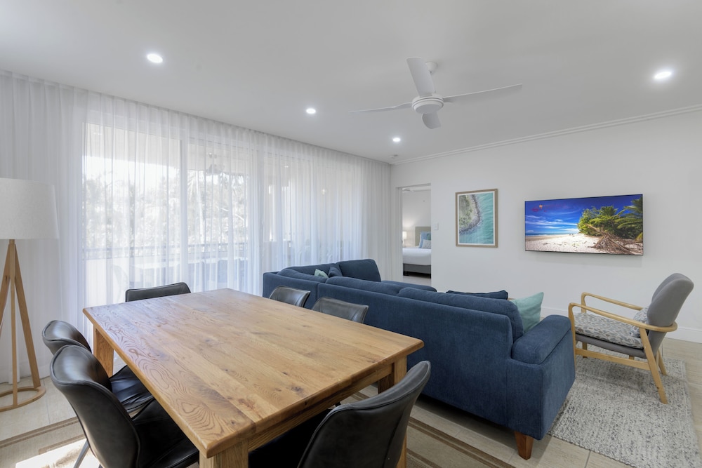Mandalay Luxury Beachfront Apartments 33/59