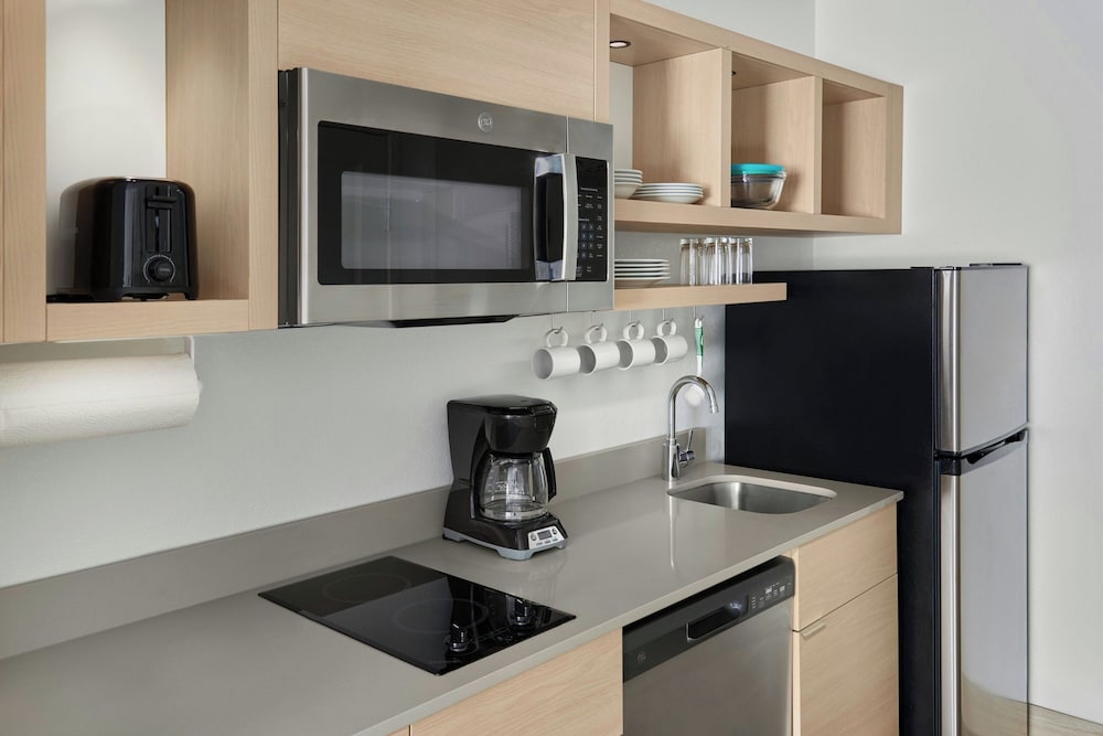 TownePlace Suites by Marriott Lansing North 18/43