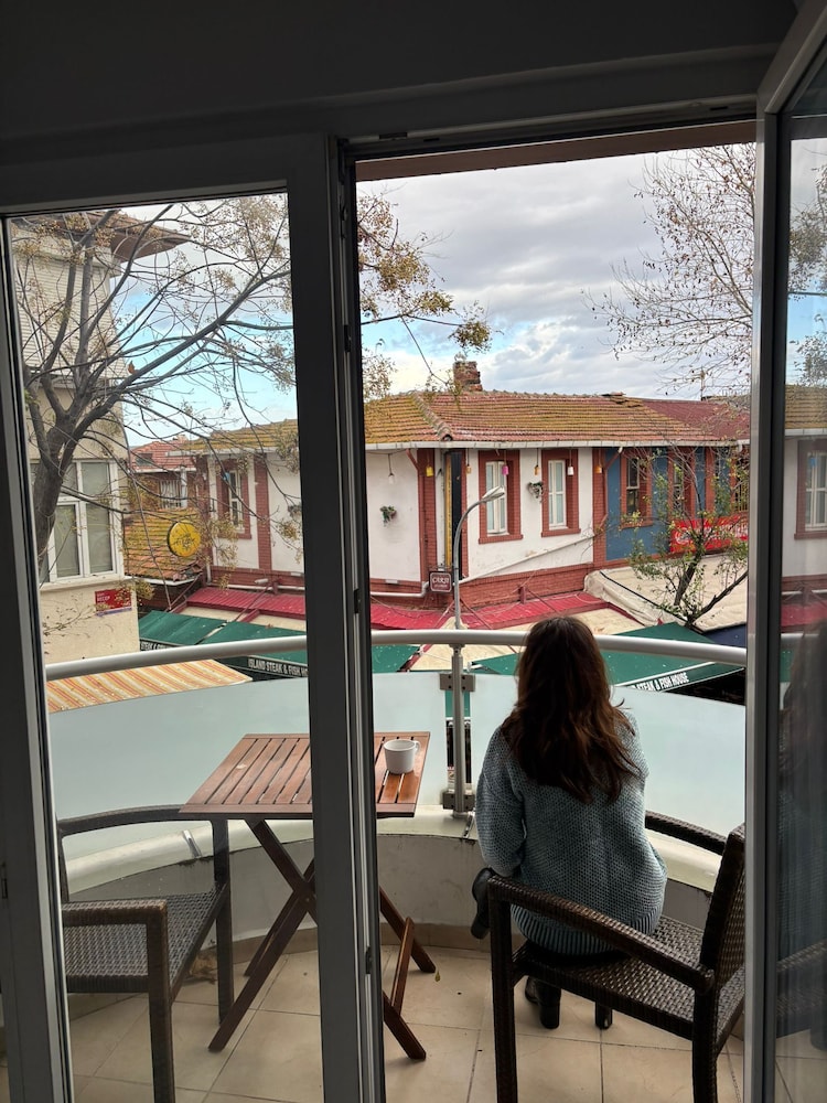 Marine House Boutique Hotel 49/51