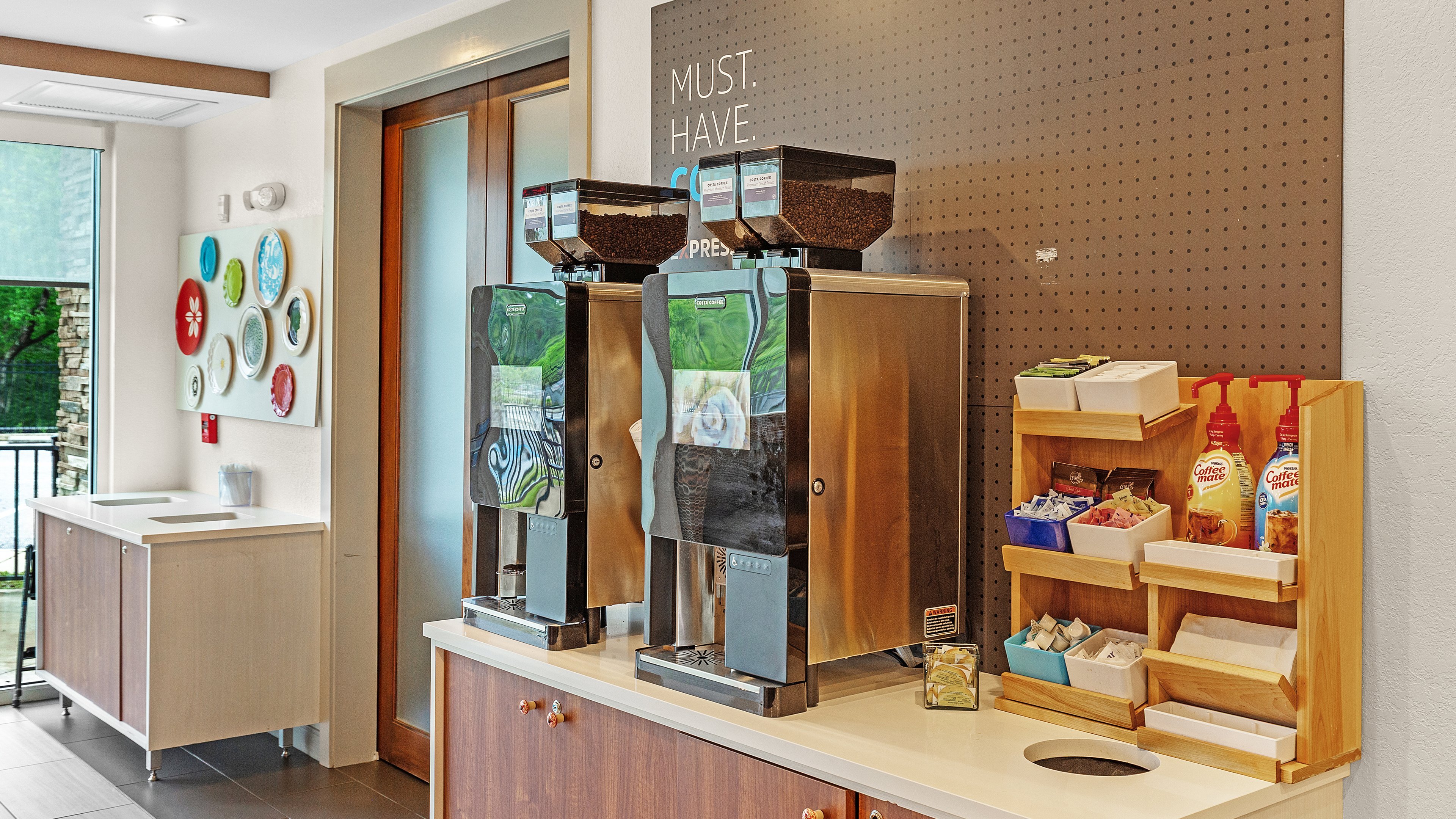 Holiday Inn Express Suites Mobile University Area 33/33