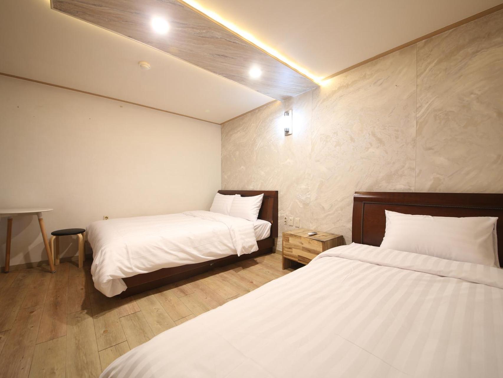 Bobos Hotel 7/31