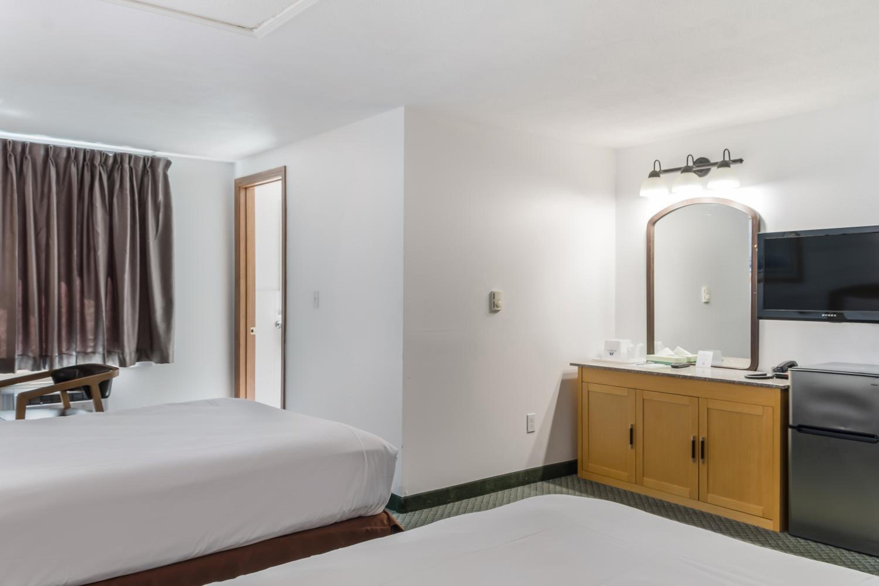 غرفة ديلوكس بسرير مزدوج، Americas Best Value Inn Suites Hyannis Cape Cod 9/9