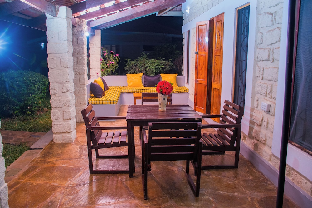 Doric Cottages Diani 30/50