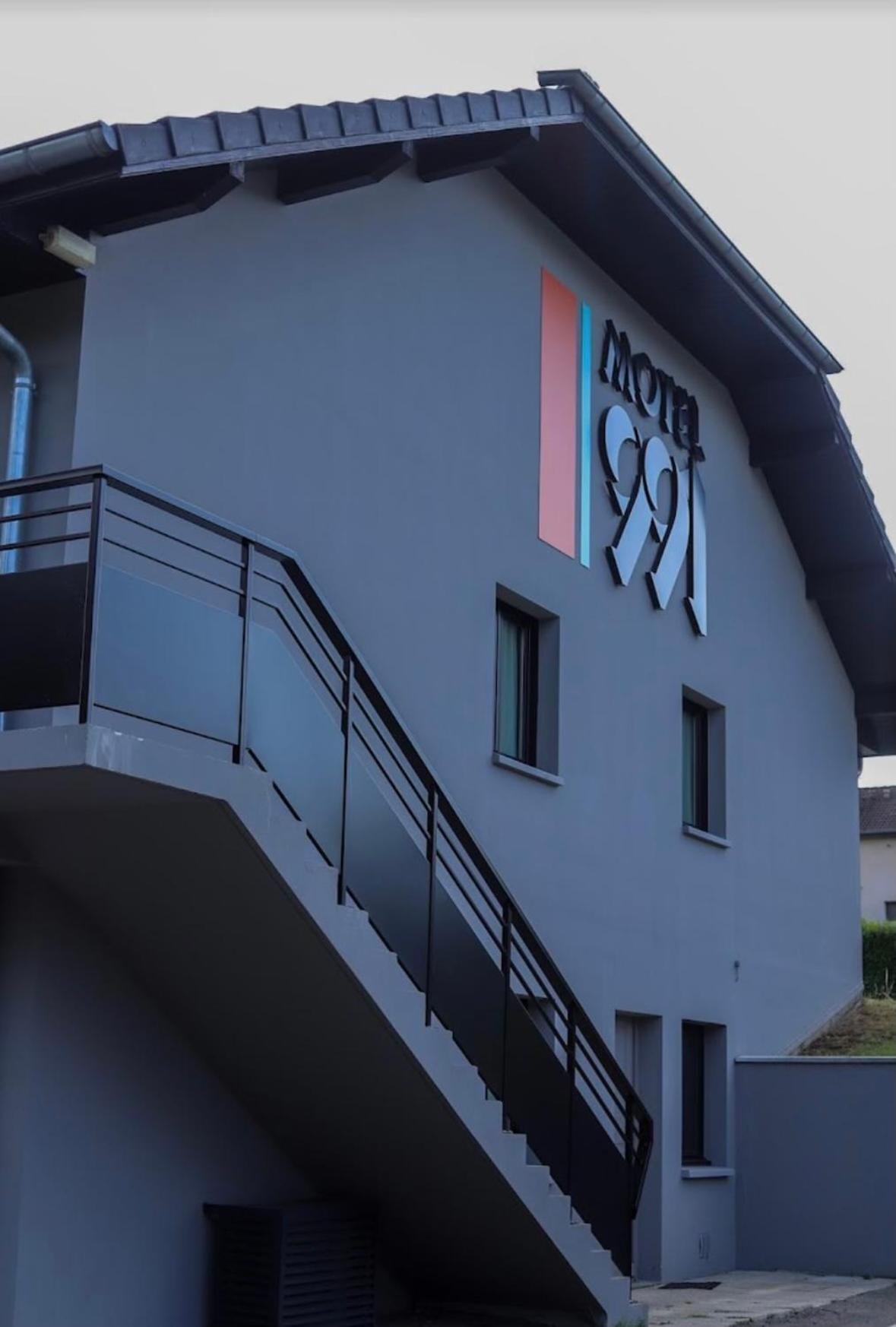 Motel 991 1/25