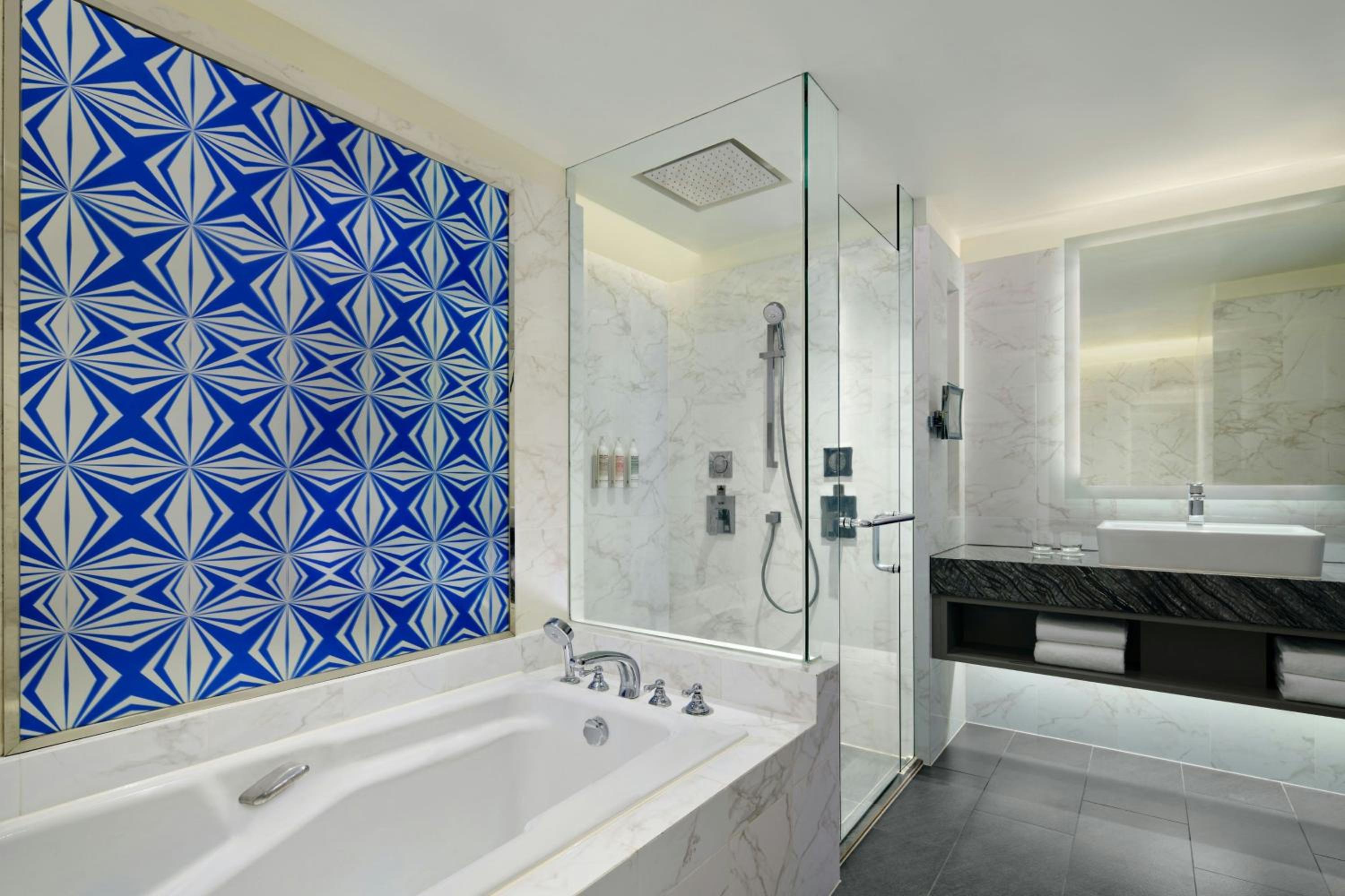 جناح بشرفة، LE MERIDIEN KUALA LUMPUR 3/4