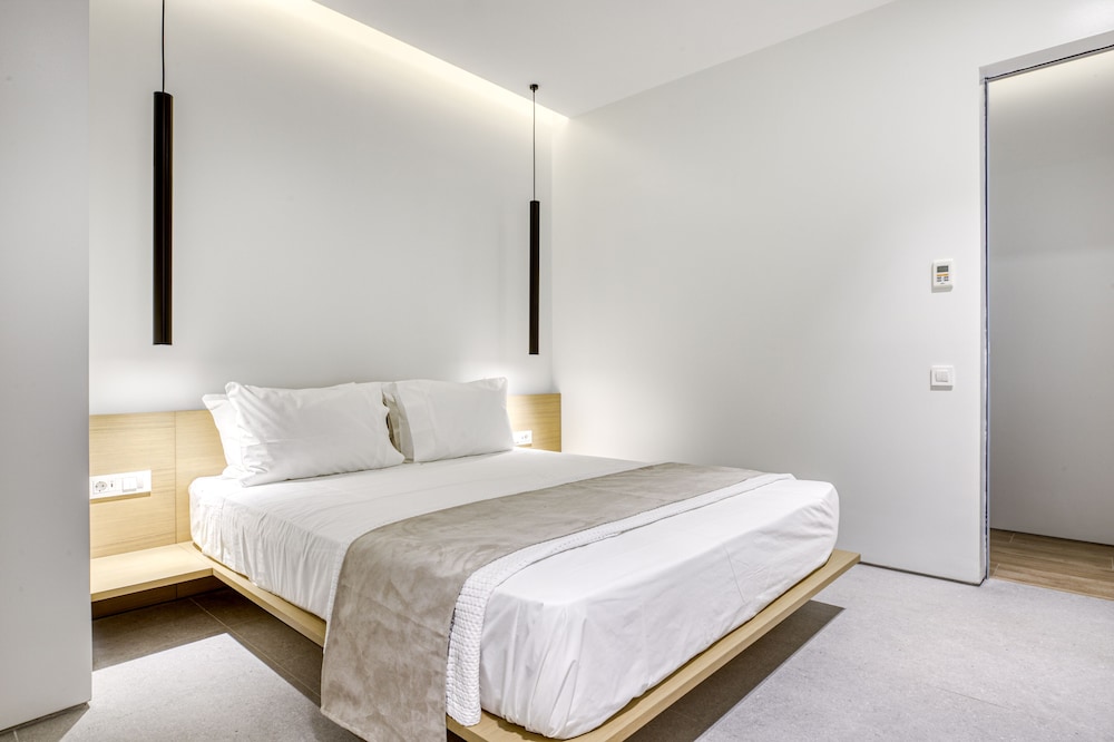 3 BEDROOMS, LUXURY, APARTMENT, CITY VIEW, BALCONY