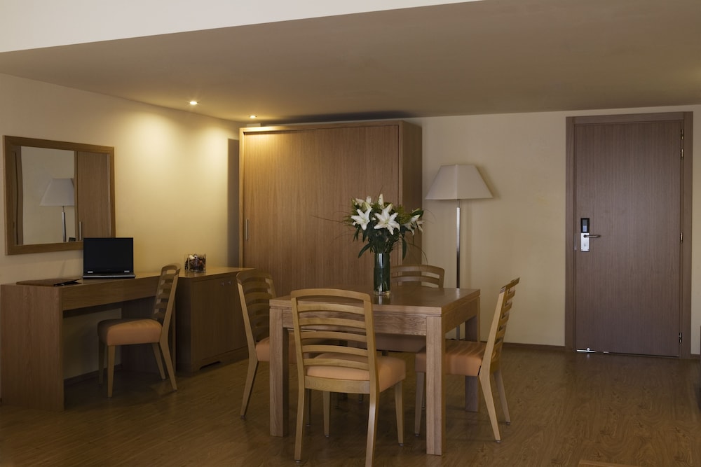 Valis Resort 57/68