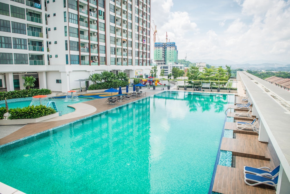 One Amerin Mall & Suites 41/50