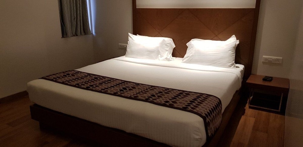 Hotel Leafio Marigold Marol 9/22