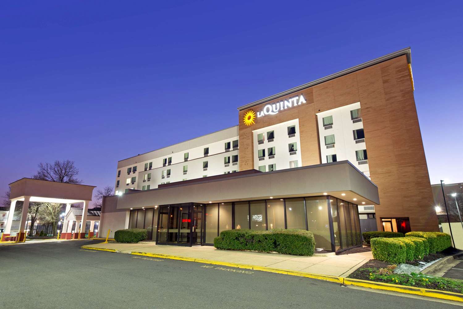 La Quinta Inn & Suites by Wyndham DC Metro Capital Beltway 3/55