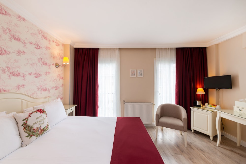 ROOM, DOUBLE BED