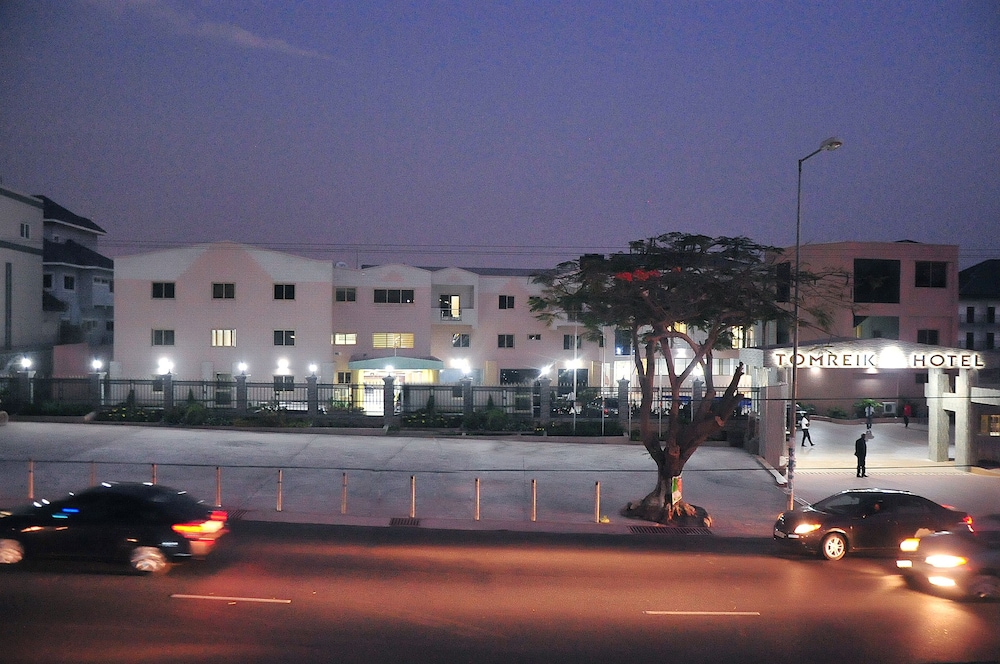 Tomreik Hotel 4/55