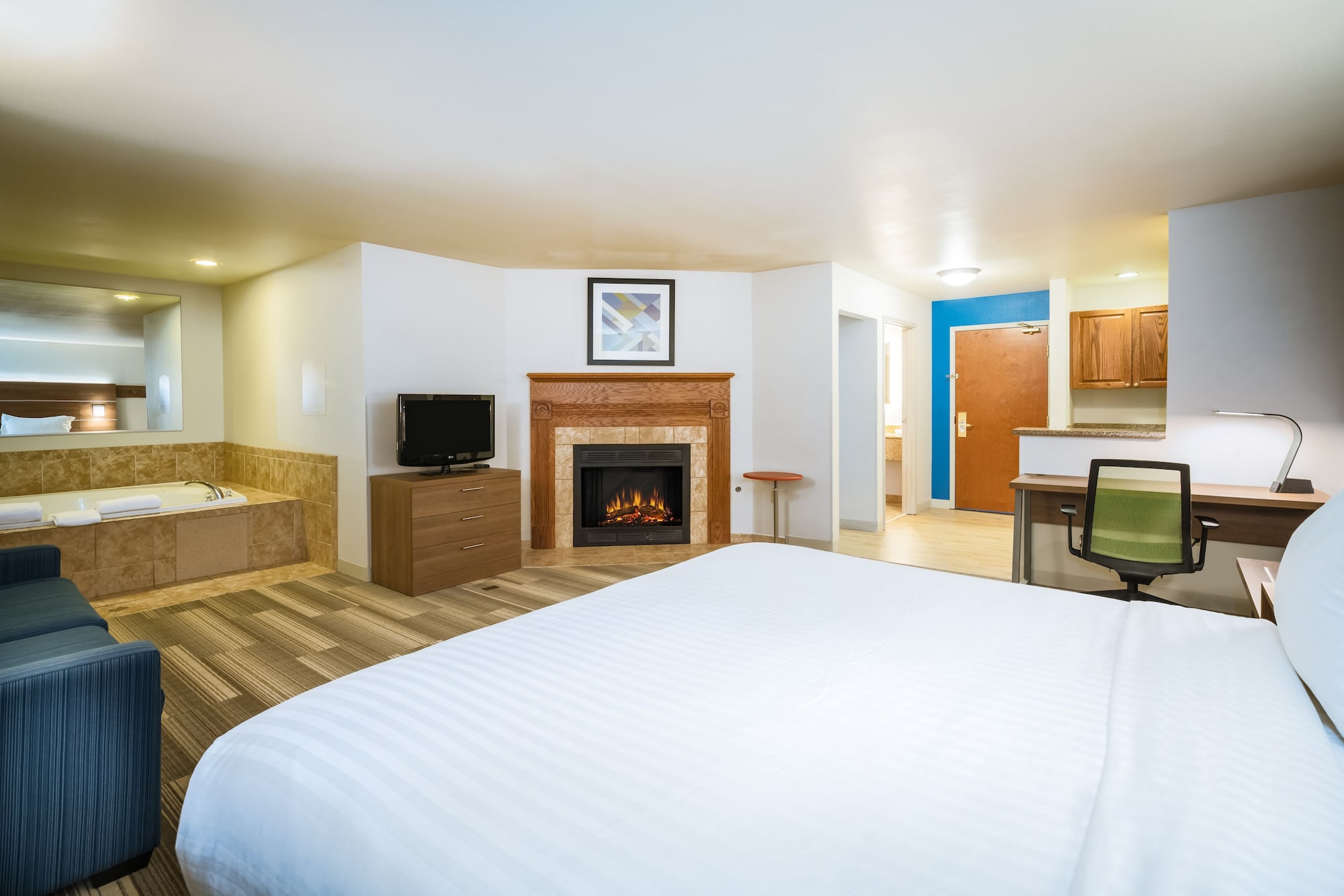 Suite, King Bed, Extra Floor Space, Sofa