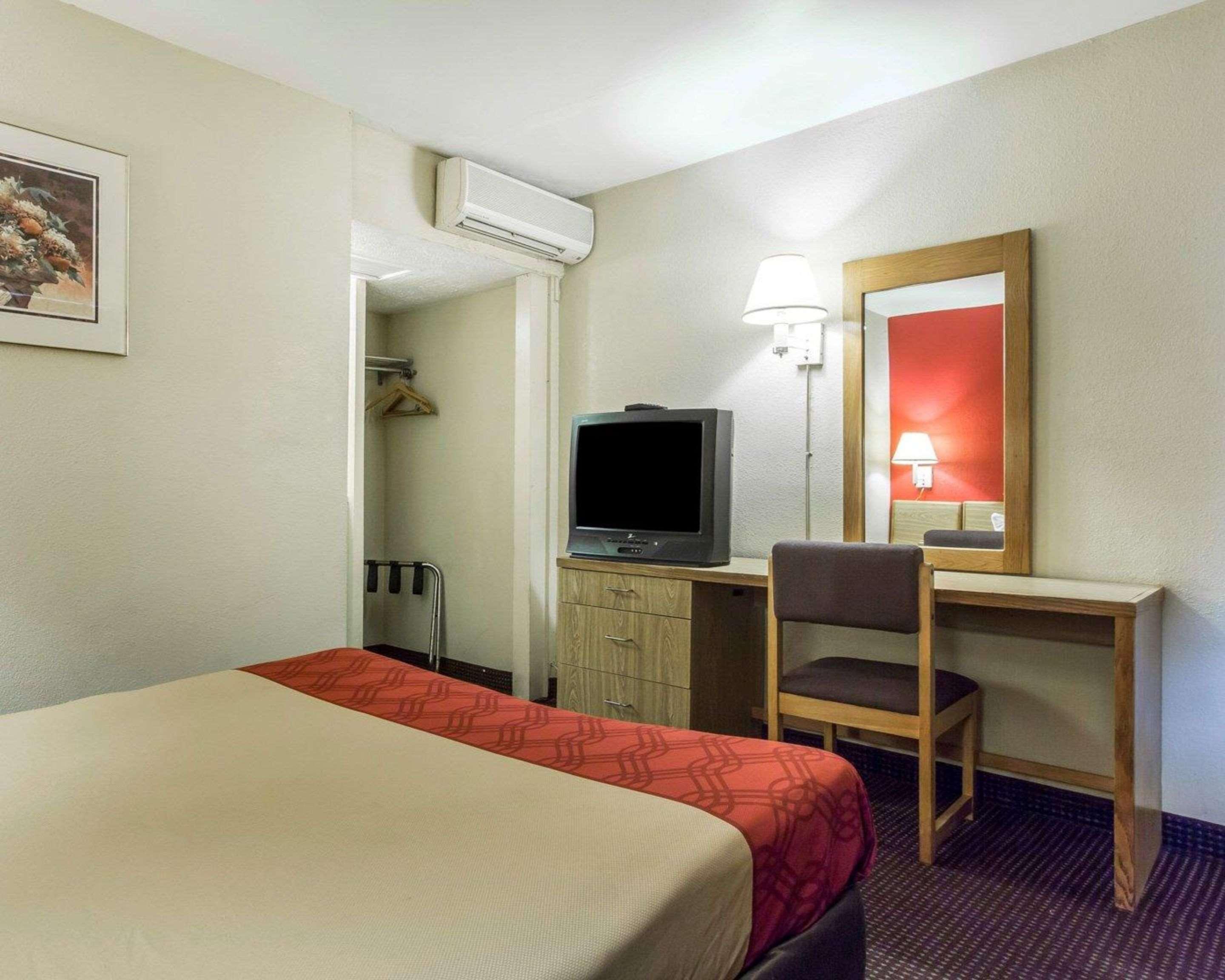 ROOM, KING BED, SMOKING