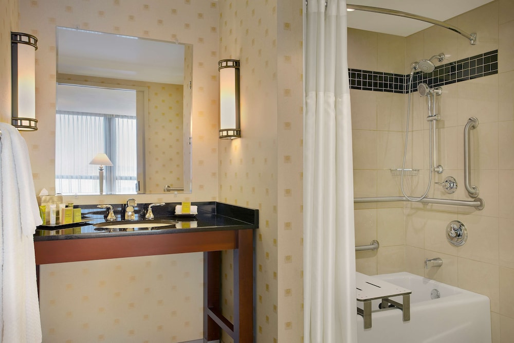 Hilton Chicago OHare Airport 23/82