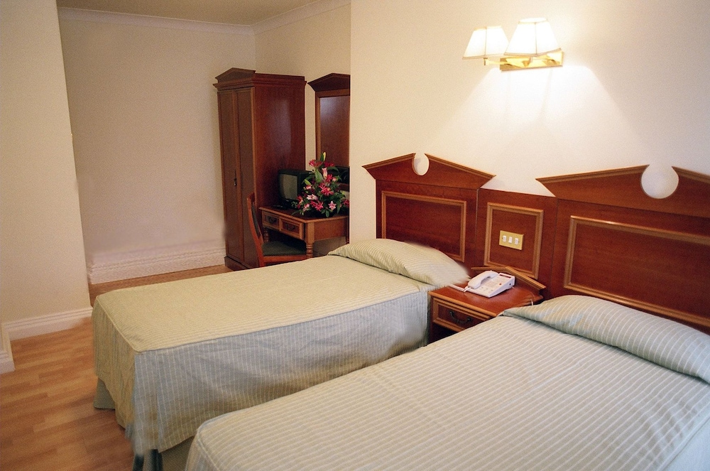 Royal Eagle Hotel 16/66