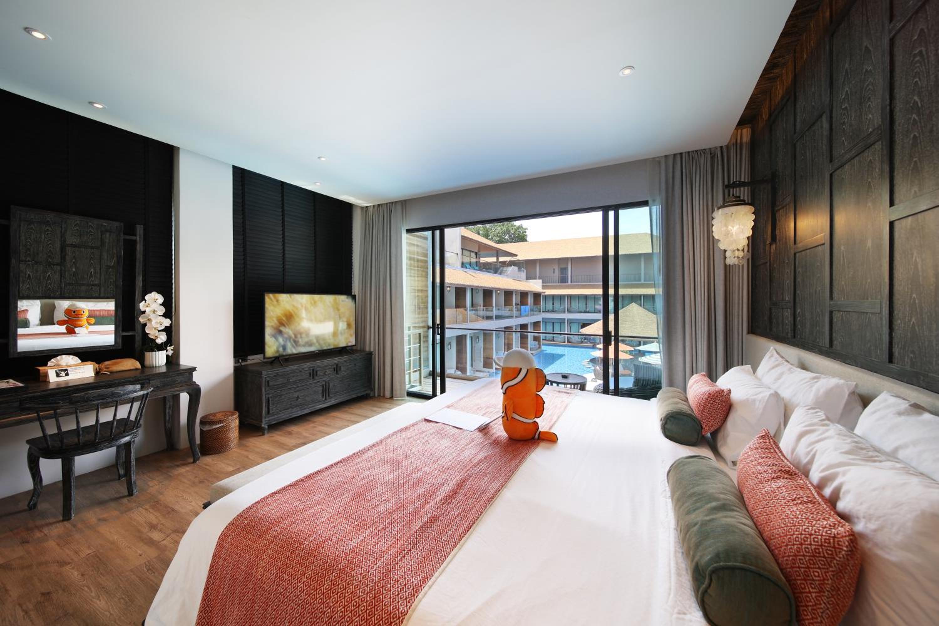 Family Suite Pool Access