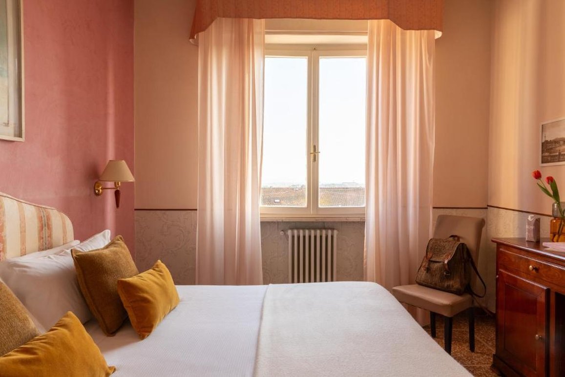 La Pace Hotel 59/122