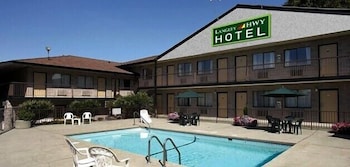 Langley Hwy Hotel 24/25