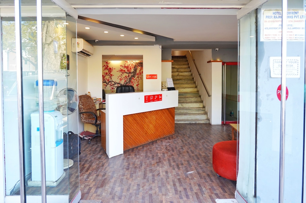 OYO Flagship 36844 Riverfront 7/31